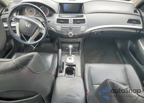 2010 Honda Accord z USA, uszkodzony, nr VIN 1HGCP3F86AA025456